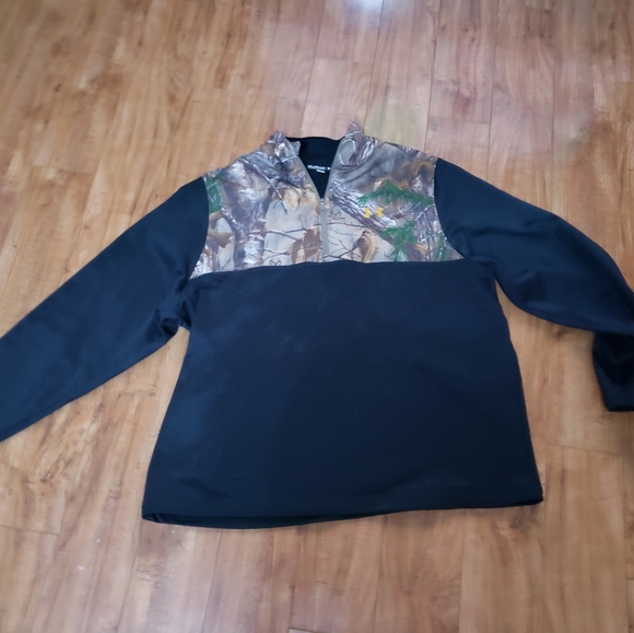 Under Armour Other - Real tree UNDER Armour Pullover